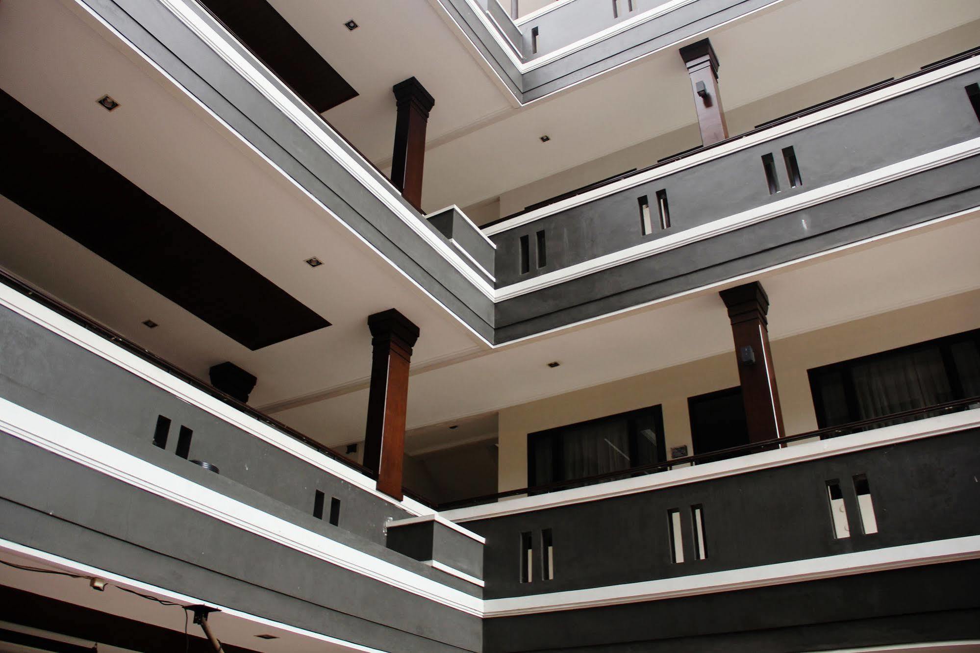 Zen Rooms Grand Hotel למבאנג מראה חיצוני תמונה
