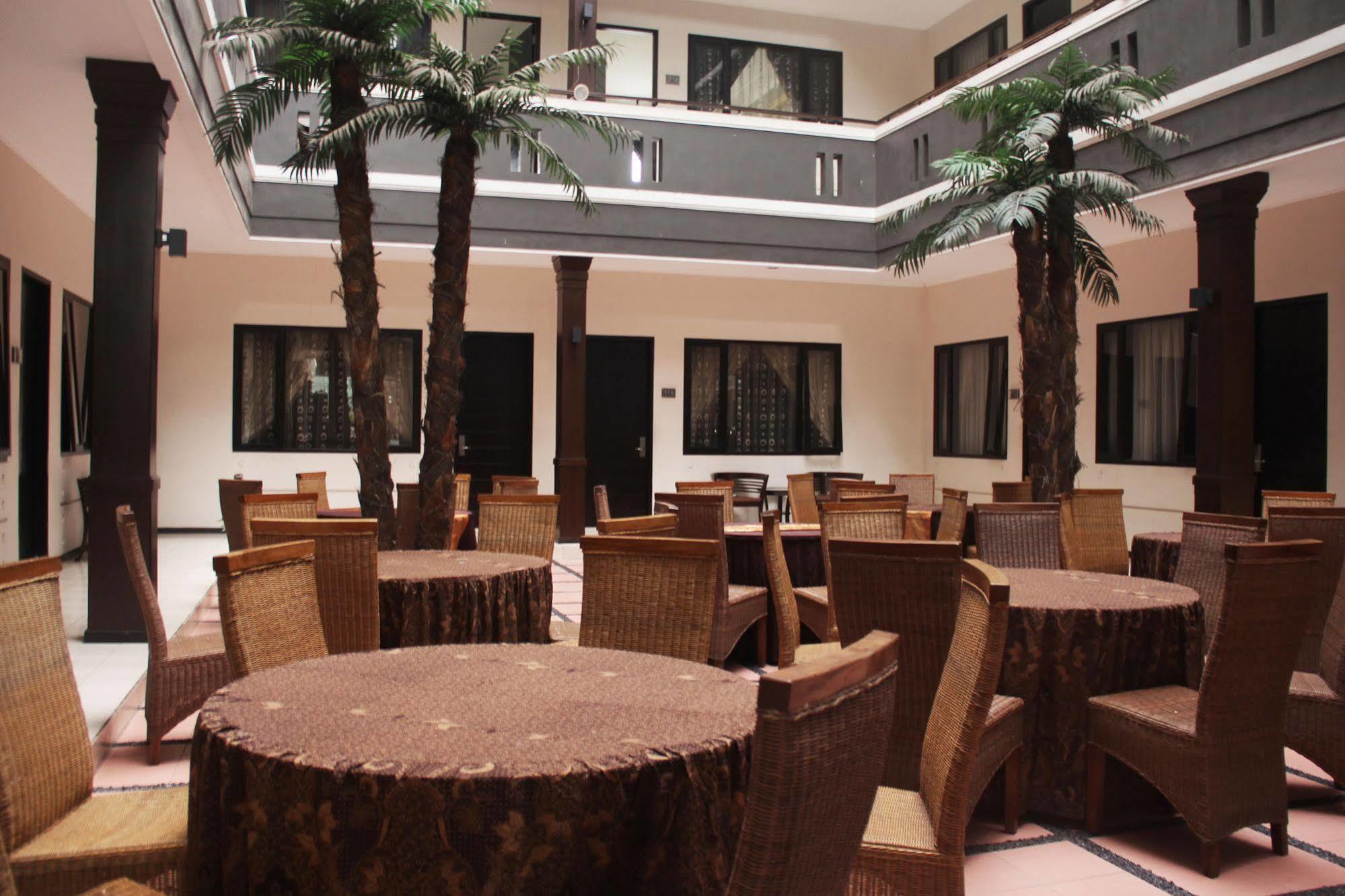 Zen Rooms Grand Hotel למבאנג מראה חיצוני תמונה