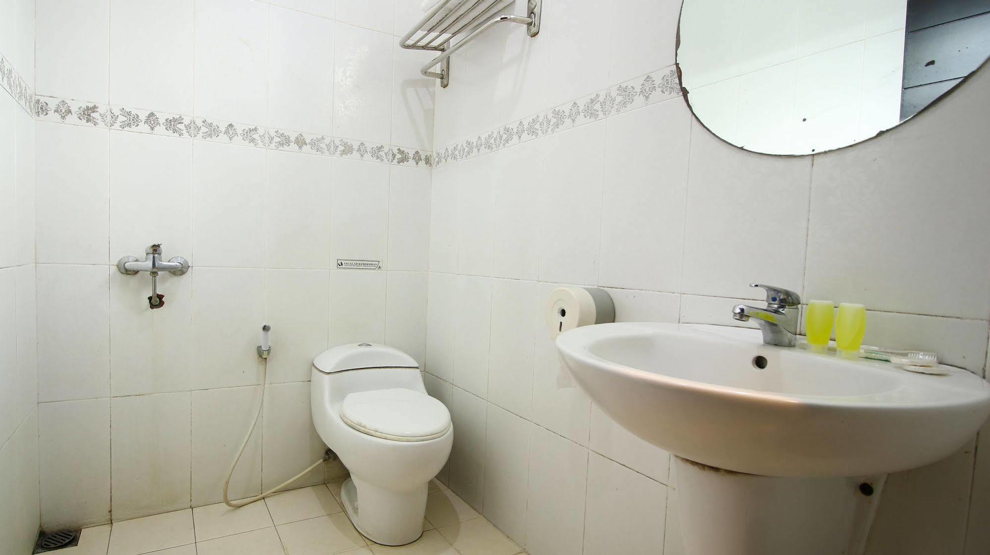 Zen Rooms Grand Hotel למבאנג מראה חיצוני תמונה