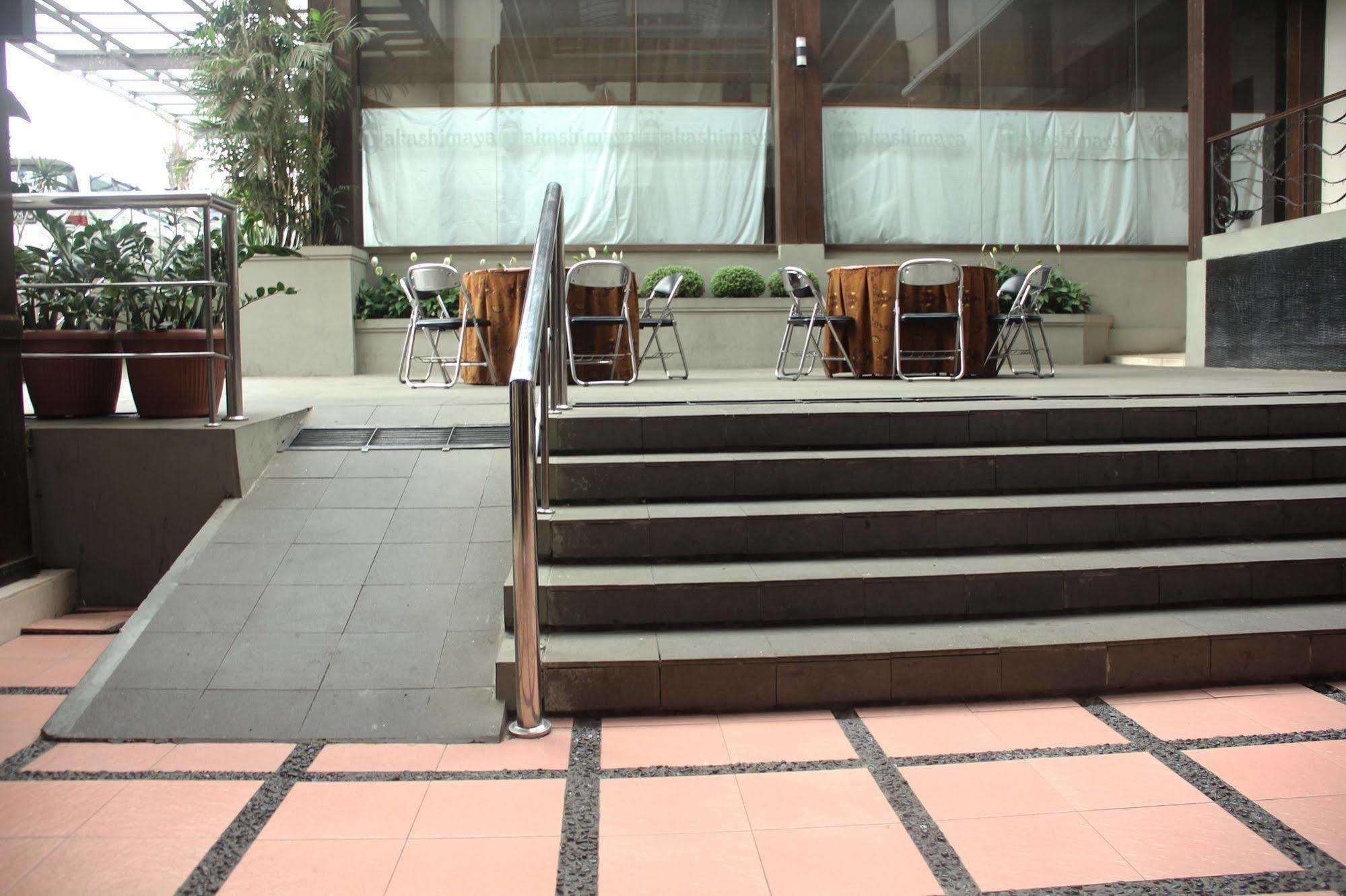 Zen Rooms Grand Hotel למבאנג מראה חיצוני תמונה