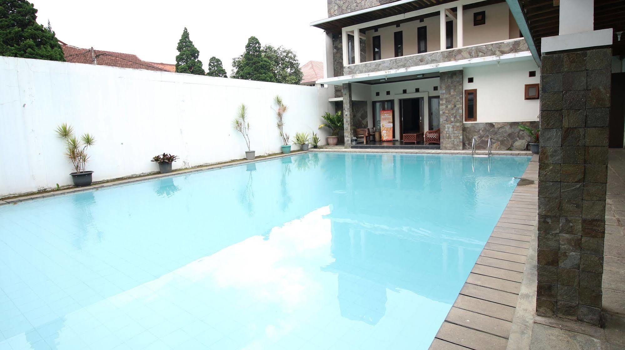 Zen Rooms Grand Hotel למבאנג מראה חיצוני תמונה